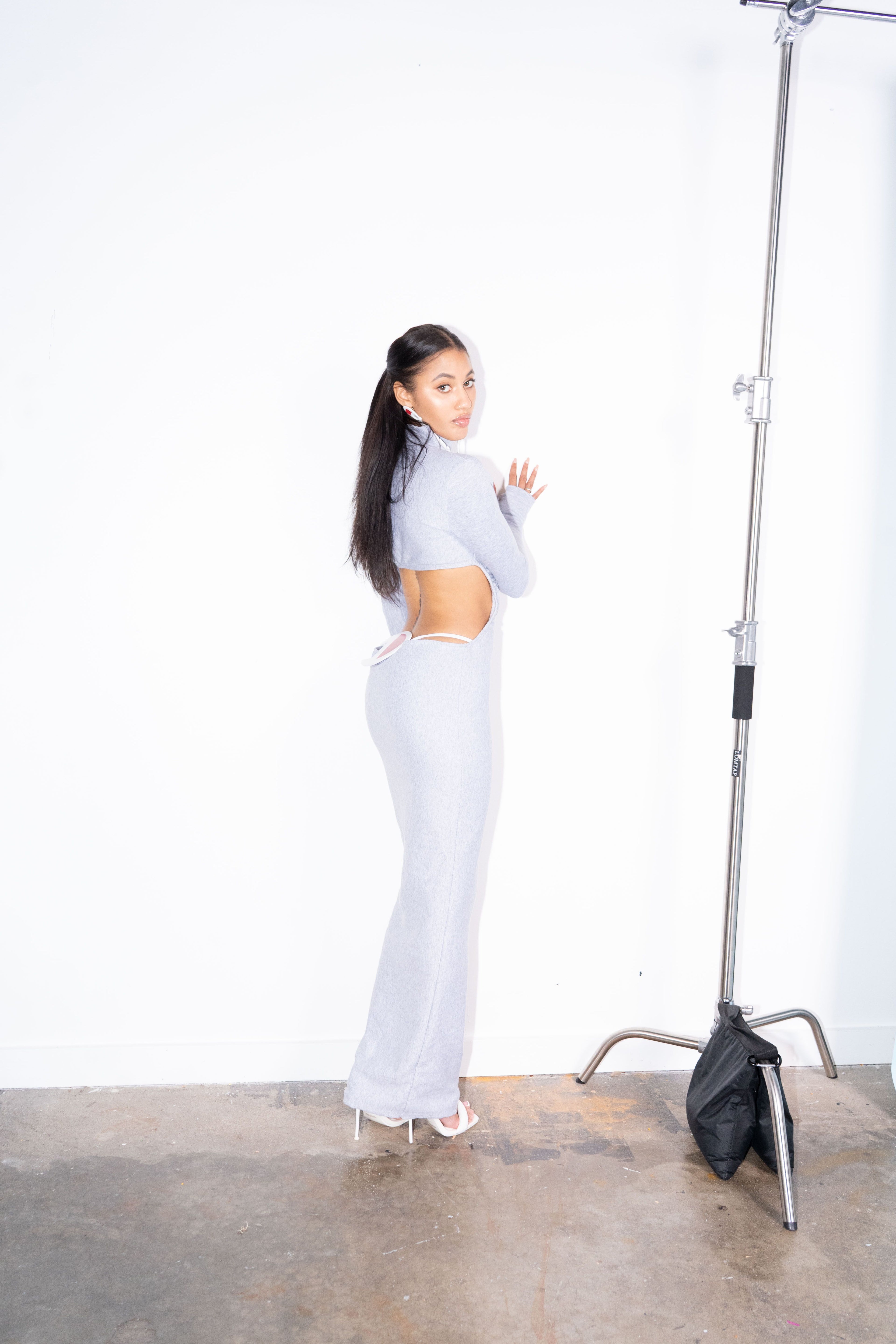 LONG SLEEVE BODYCON DRESS (BROOCH INCLUDED)